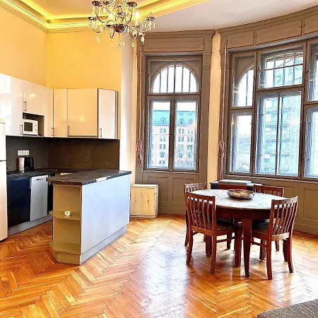 F14 By Small Apartment *